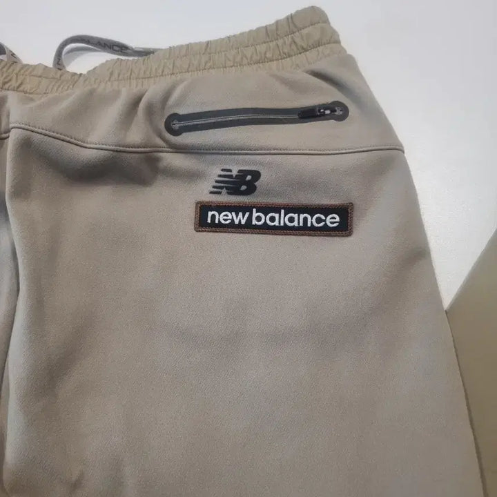 [BUNJANG] New Balance Hooded Zip-Up &amp; Jogger Pants Set / 뉴발란스 후드 집업(XL) 및 조거 팬츠(85) 세트