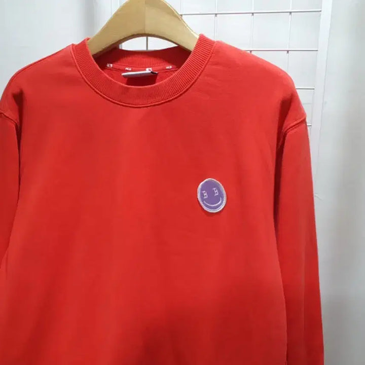 [BUNJANG] MLB Red Smile Embroidered Sweatshirt / MLB 레드 스마일 자수 맨투맨 (MAN L-100)