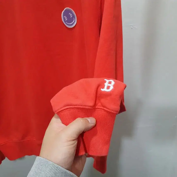[BUNJANG] MLB Red Smile Embroidered Sweatshirt / MLB 레드 스마일 자수 맨투맨 (MAN L-100)