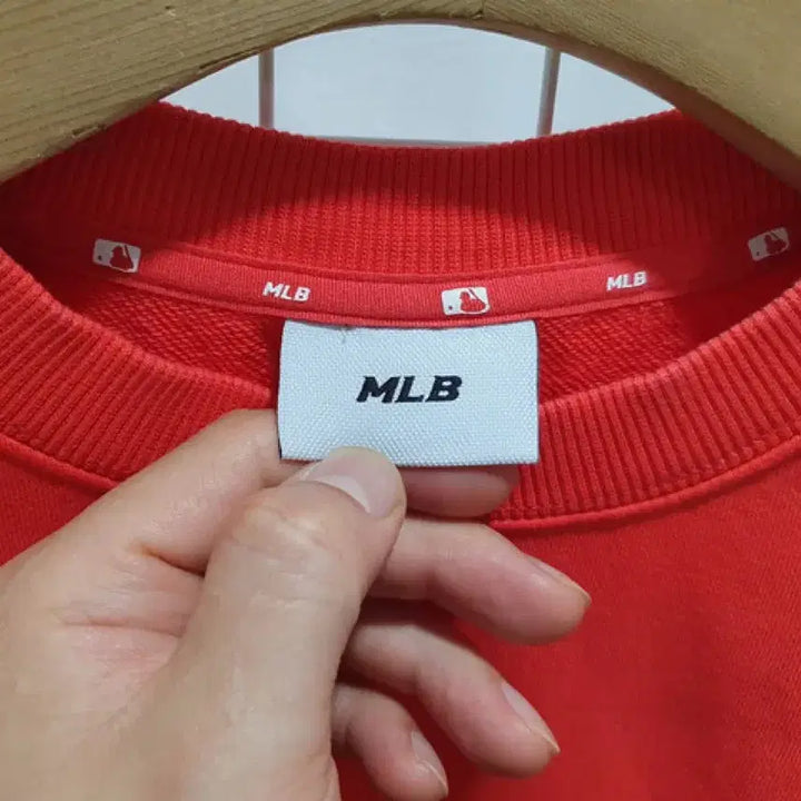 [BUNJANG] MLB Red Smile Embroidered Sweatshirt / MLB 레드 스마일 자수 맨투맨 (MAN L-100)