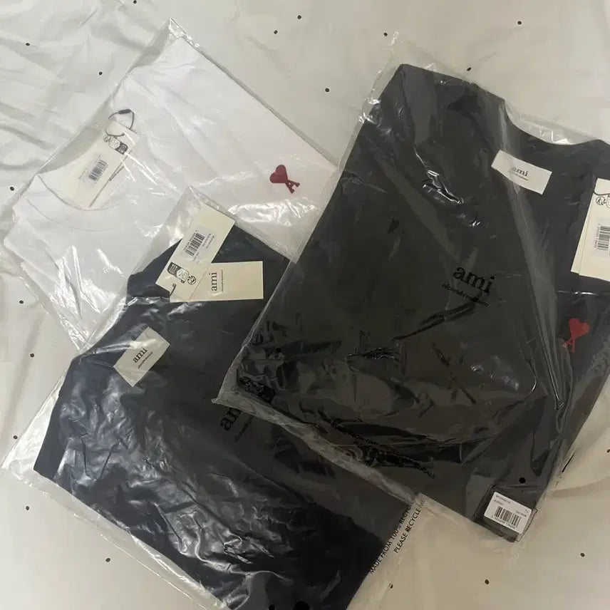 [BUNJANG] AMI Small Heart T-shirt / 아미 스몰 하트 반팔티 화이트/네이비/블랙