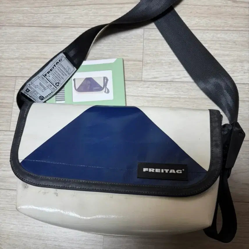 [BUNJANG] Freitag Haiphive F52 White Navy Messenger Bag / 프라이탁 하이파이브오 화이트 네이비 하파오 메신져백 크로스백 가방