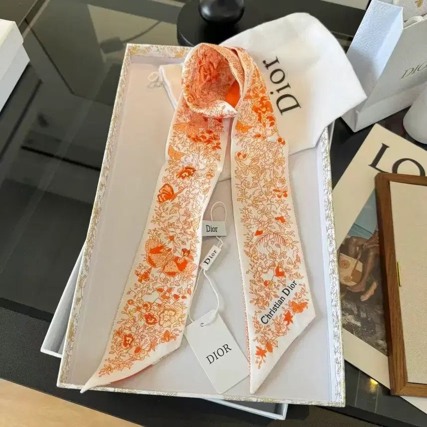 [SOLD OUT] 디올 여름용 작은 스카프 두건 나비넥타이 헤어밴드 손목 밴드 가방 장식
