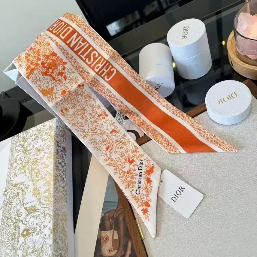 [SOLD OUT] 디올 여름용 작은 스카프 두건 나비넥타이 헤어밴드 손목 밴드 가방 장식