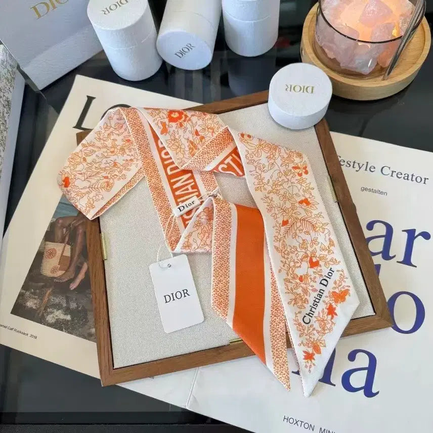 [SOLD OUT] 디올 여름용 작은 스카프 두건 나비넥타이 헤어밴드 손목 밴드 가방 장식
