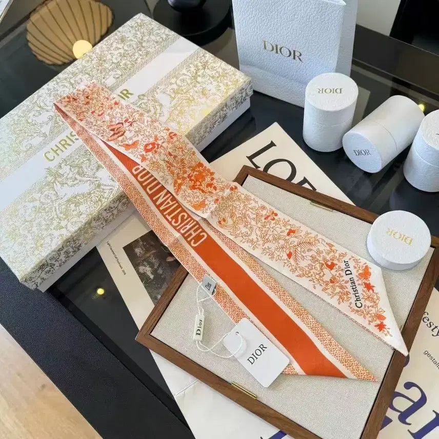 [SOLD OUT] 디올 여름용 작은 스카프 두건 나비넥타이 헤어밴드 손목 밴드 가방 장식