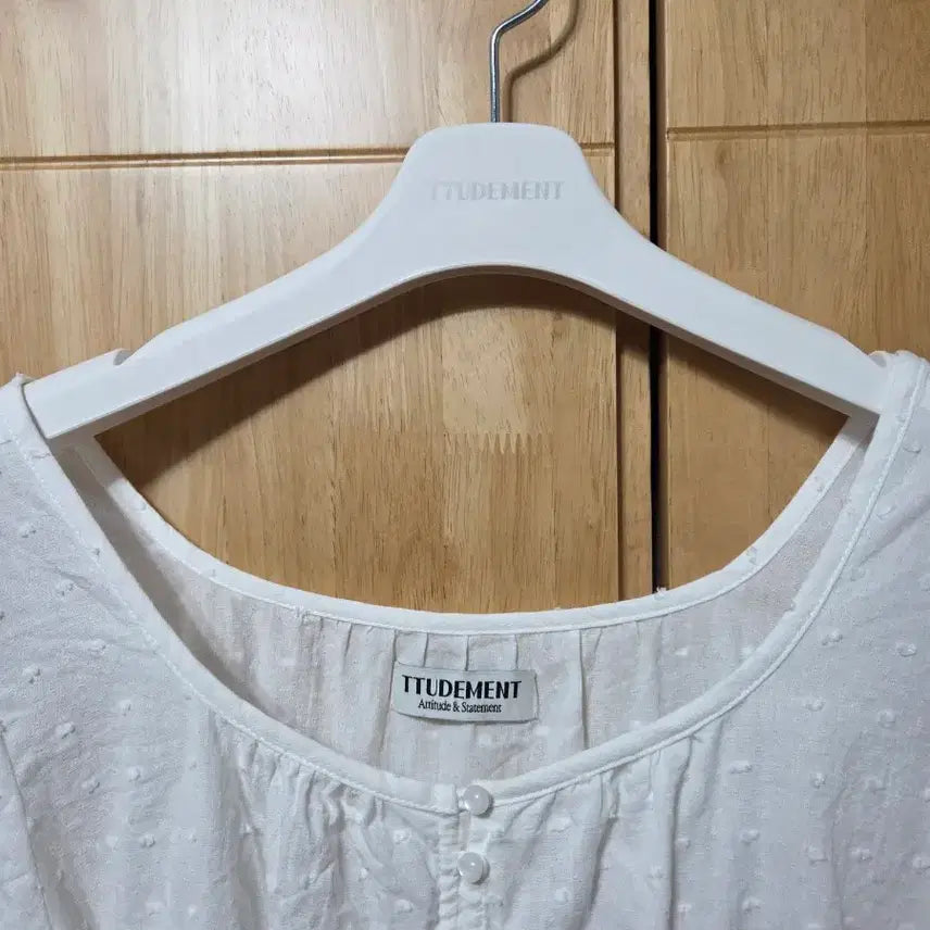 [SOLD OUT] 튜드먼트 도트 퍼프 블라우스 M