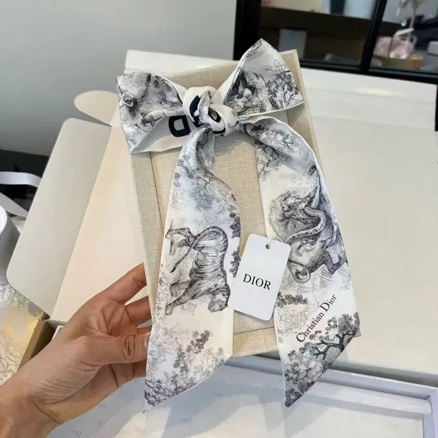 [SOLD OUT] 디올 여름용 작은 스카프 두건 나비넥타이 헤어밴드 손목 밴드 가방 장식