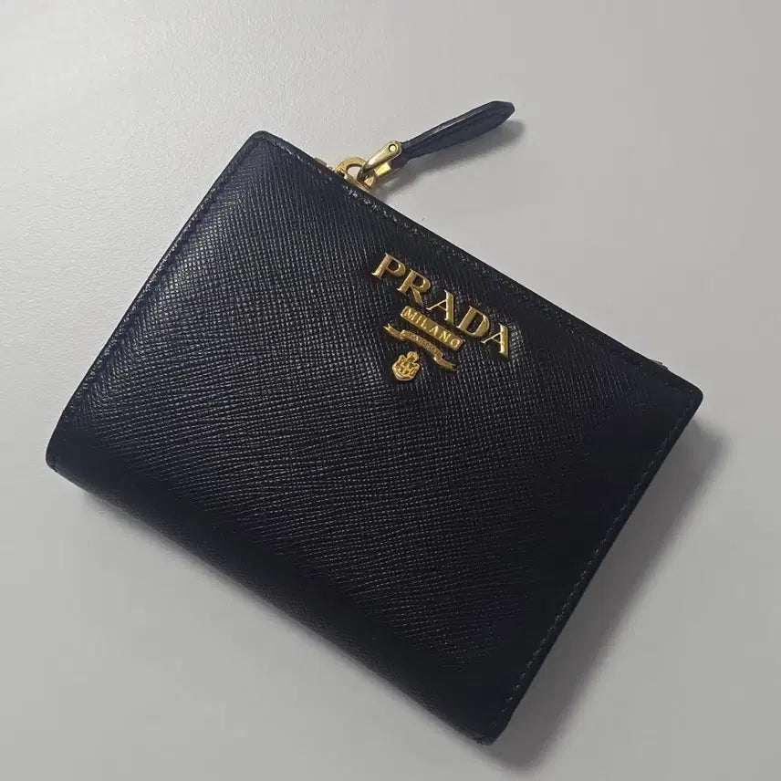 [SOLD OUT] 프라다 사피아노 반지갑 1ML023