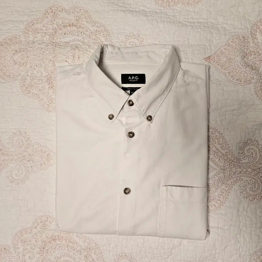 [SOLD OUT] APC 로고 화이트 셔츠 XXL 사이즈 판매합니다(최종가)