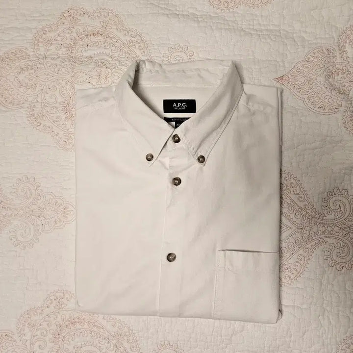[SOLD OUT] APC 로고 화이트 셔츠 XXL 사이즈 판매합니다(최종가)
