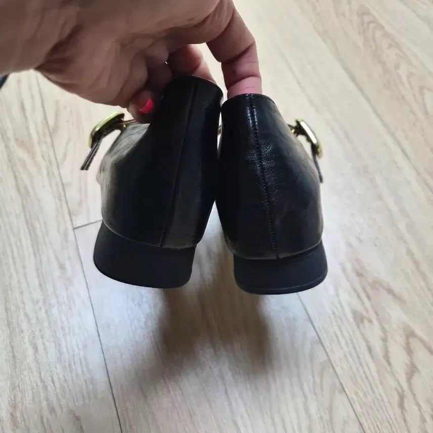 [BUNJANG] T.O T-Strap Flat Heel Shoes / 티오 T스트랩 플랫힐 미들굽 240