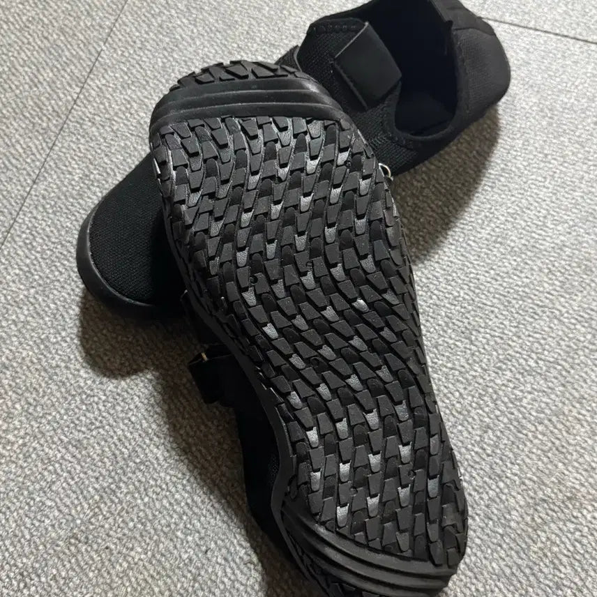[BUNJANG] HNF Black Velcro Slip-On Sneakers / hnf 블랙 벨크로 운동화 슬립온