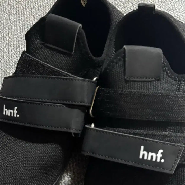 [BUNJANG] HNF Black Velcro Slip-On Sneakers / hnf 블랙 벨크로 운동화 슬립온