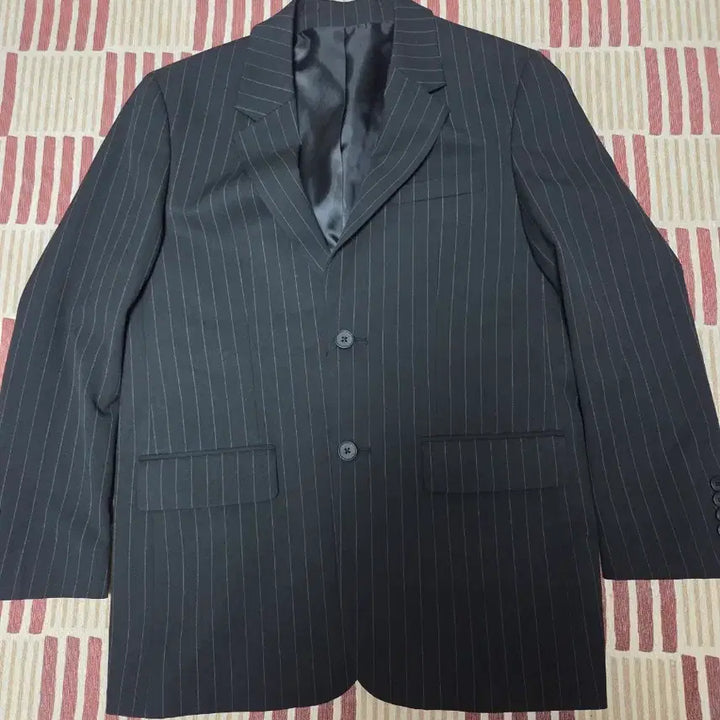 [SOLD OUT] [새상품] 무신사 스탠다드 스트라이프 오버사이즈 블레이저 M 팝니다.