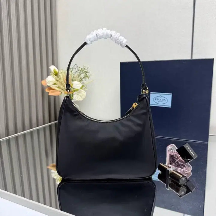 [SOLD OUT] 백화점에서 구매한 PRADA 프라다 Re-Edition 2005 숄더/핸