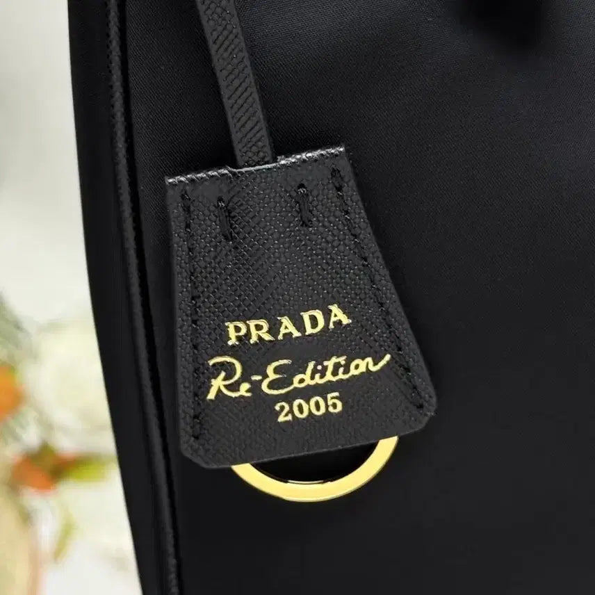 [SOLD OUT] 백화점에서 구매한 PRADA 프라다 Re-Edition 2005 숄더/핸