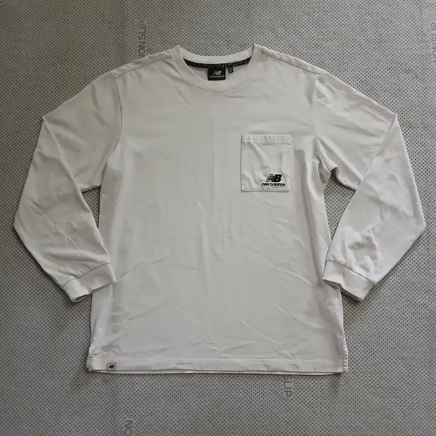 [BUNJANG] New Balance White Pocket Long Sleeve T-Shirt / 뉴발란스 흰색 포켓 긴팔티