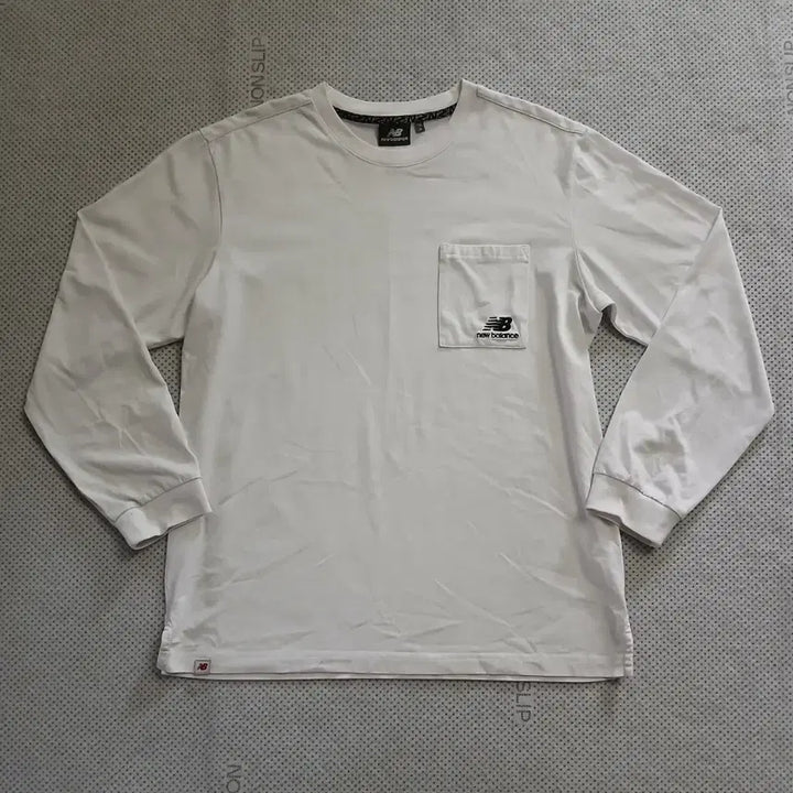 [BUNJANG] New Balance White Pocket Long Sleeve T-Shirt / 뉴발란스 흰색 포켓 긴팔티