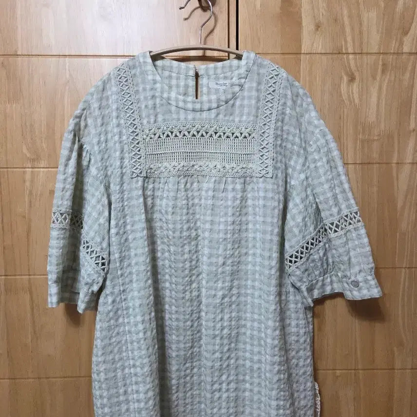 [SOLD OUT] 써스데이아일랜드 블라우스 M