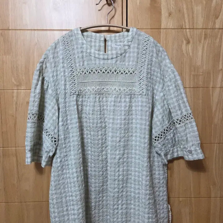 [SOLD OUT] 써스데이아일랜드 블라우스 M