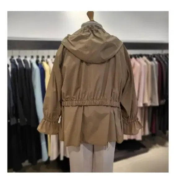 [BUNJANG] THE IZZAT COLLECTION Hooded Jumper with Drawstring Waistband and Elastic Cuffs / 더아이잗컬렉션 밴딩플랩 후드 스트링 점퍼