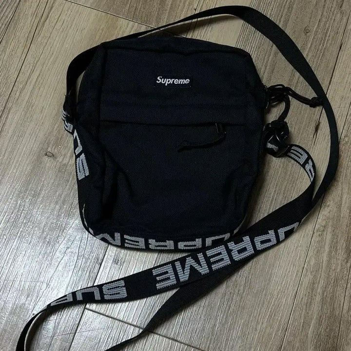 [BUNJANG] Supreme 18SS Shoulder Bag Black / 슈프림 18ss 숄더백 블랙