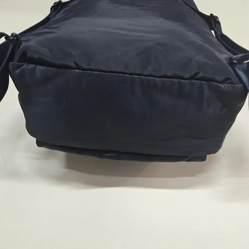 [BUNJANG] Mandarina Duck Navy Backpack / 만다리나덕 네이비색  백팩