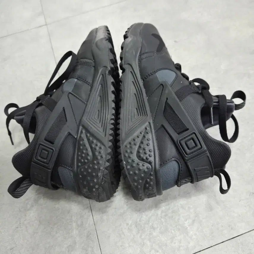 [BUNJANG] Nike Air Huarache Utility Premium Sneakers (250mm) / 나이키 에어 허라취 유틸리트 프리미엄 250