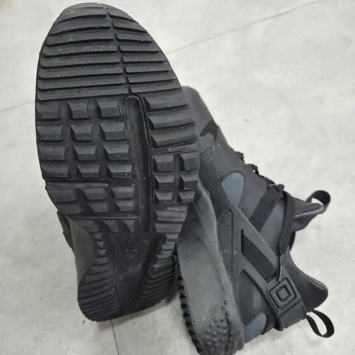 [BUNJANG] Nike Air Huarache Utility Premium Sneakers (250mm) / 나이키 에어 허라취 유틸리트 프리미엄 250