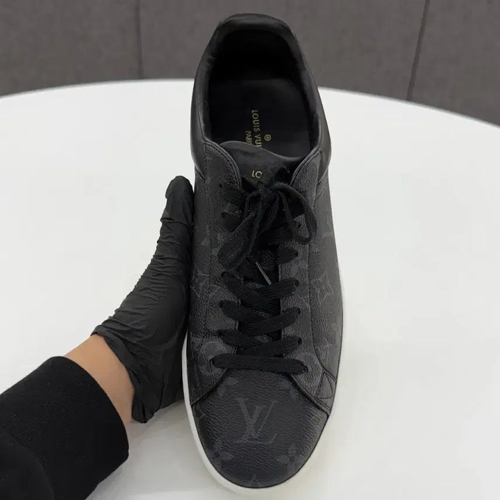 [BUNJANG] Louis Vuitton Luxembourg Sneakers Size 7.5 / { 7.5 } 루이비통 룩셈부르크 스니커즈