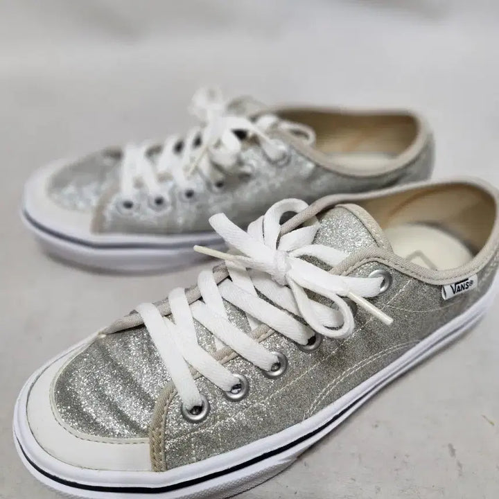 [BUNJANG] Vans Silver Glitter Slip-On Sneakers (Size 240) / 240 반스 가벼운 운동화
