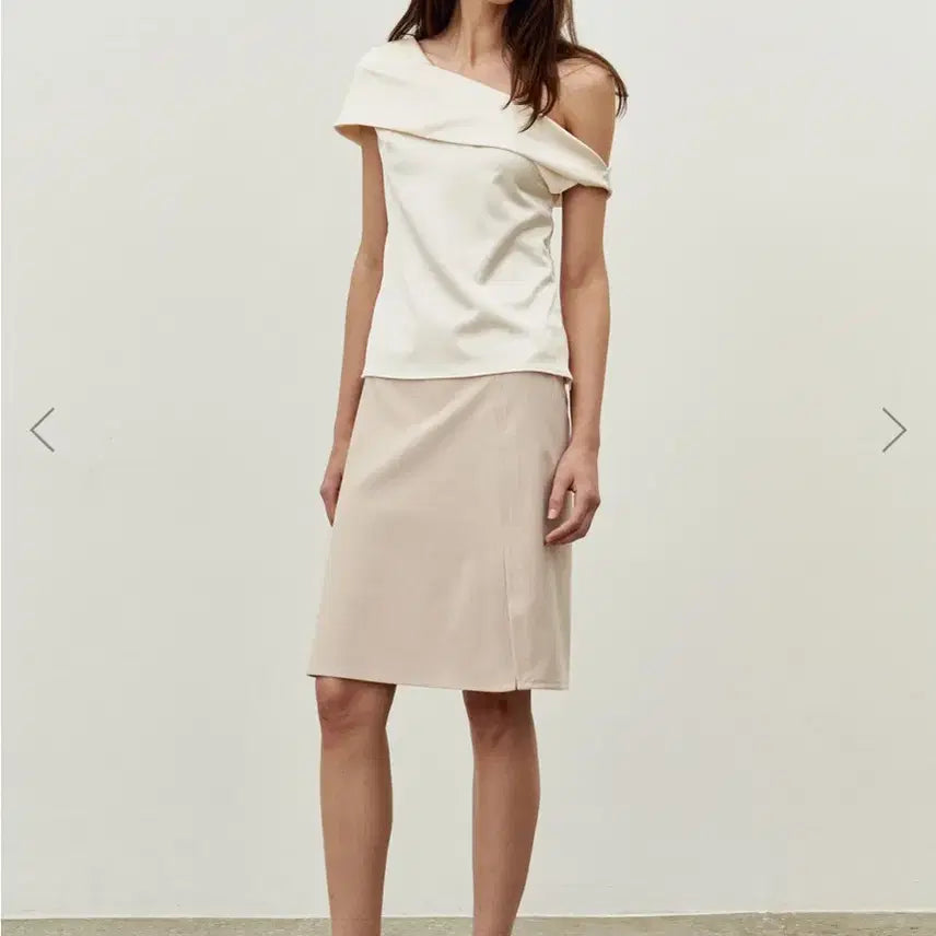[BUNJANG] Lea Silk One-Shoulder Top M / lea 르에 실크 원 오프숄더 탑 m 새상품