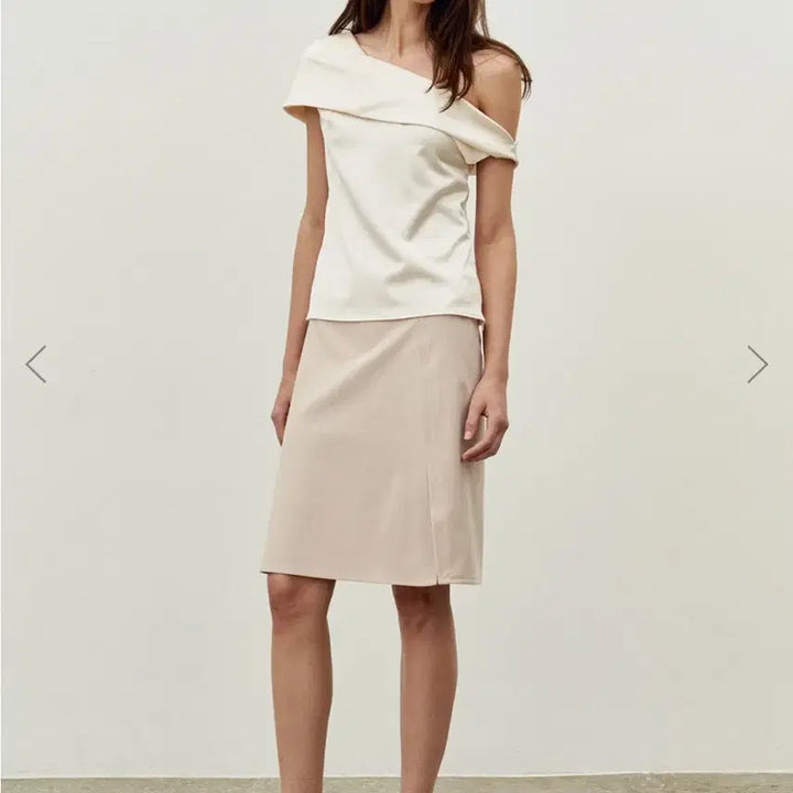 [BUNJANG] Lea Silk One-Shoulder Top M / lea 르에 실크 원 오프숄더 탑 m 새상품