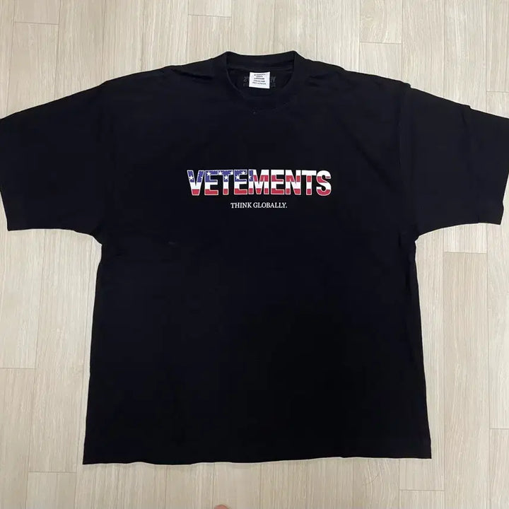 [BUNJANG] VETEMENTS Logo Black T-shirt / 베트멍 로고 반팔 미국 블랙 XS (오버핏L)