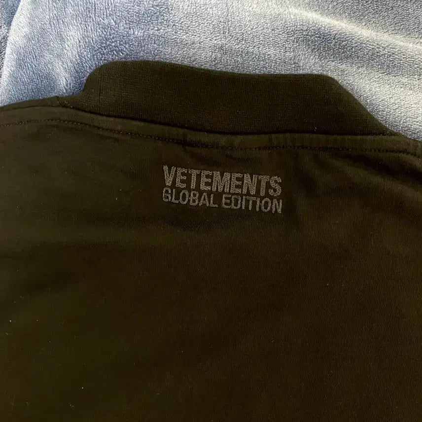 [BUNJANG] VETEMENTS Logo Black T-shirt / 베트멍 로고 반팔 미국 블랙 XS (오버핏L)