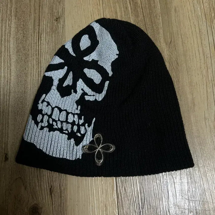 [SOLD OUT] 써저리 스컬 비니 블랙