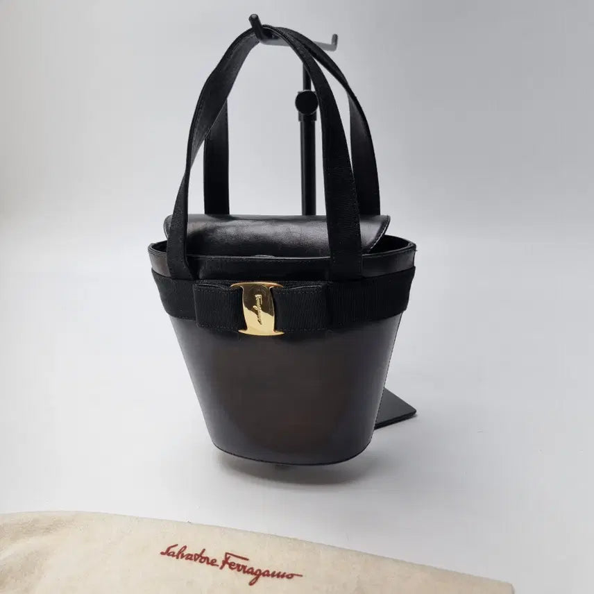 [BUNJANG] Salvatore Ferragamo Vara Ribbon Bucket Tote Bag / 페레가모 바라 리본 버킷 토트백 (상급, 페라가모 버킷백, 레어아이템)