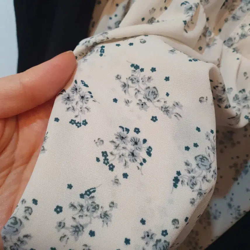 [BUNJANG] Mori Floral Layered Blouse / 모리 잔꽃 레이어드 블라우스 *사이즈낙낙