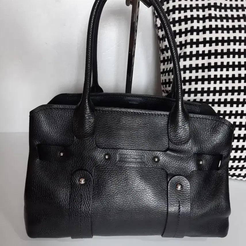 [SOLD OUT] 정품 ㅡ페라가모 로고ㅡ가죽.토트백 ㅡ블랙
