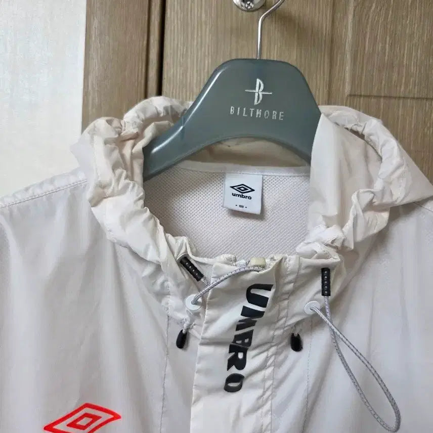 [BUNJANG] Umbro Lightweight Windbreaker Jacket / 엄브로 경량 바람막이 105