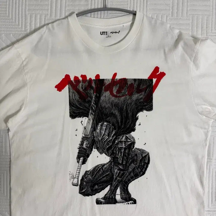 [SOLD OUT] [XL] 유니클로 UT 베르세르크 반팔 티셔츠 화이트