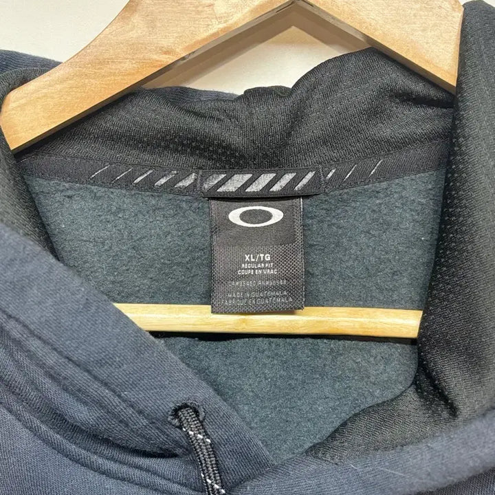 [BUNJANG] Oakley Black Hoodie / 오클리 블랙 후드티