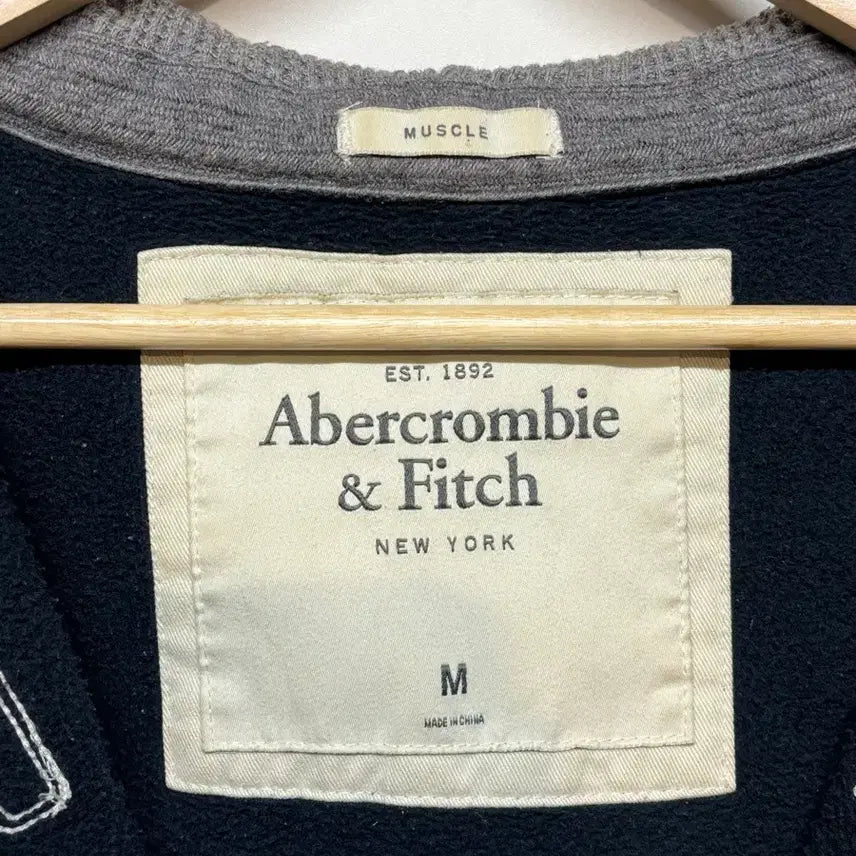 [BUNJANG] Abercrombie Muscle Fit Navy Hooded Zip-Up / 아베크롬비 머슬핏 네이비 후드 집업