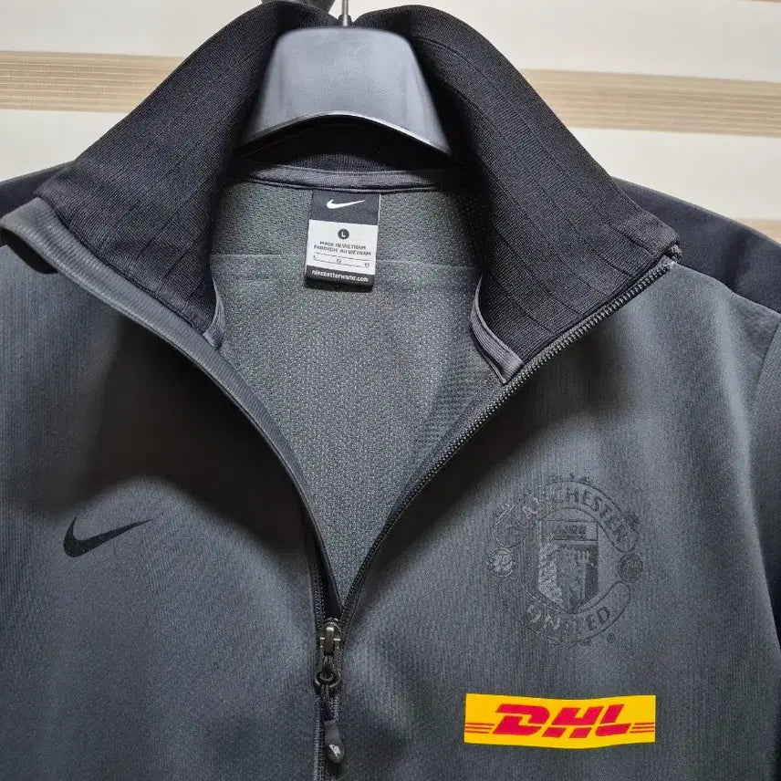 [SOLD OUT] 나이키 맨유 DHL 트랙탑 L 100"