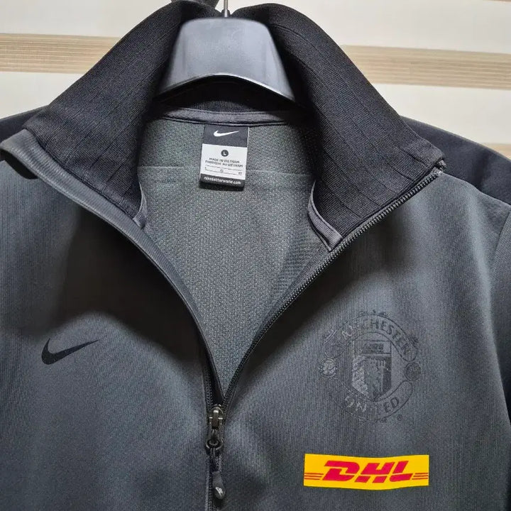 [SOLD OUT] 나이키 맨유 DHL 트랙탑 L 100"