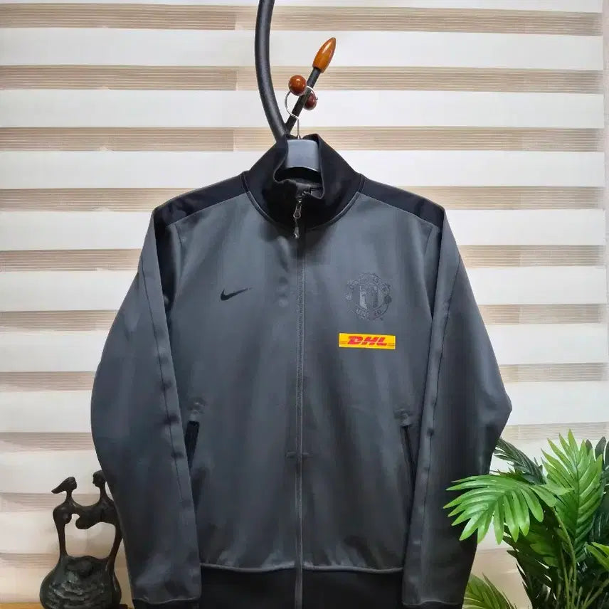 [SOLD OUT] 나이키 맨유 DHL 트랙탑 L 100"
