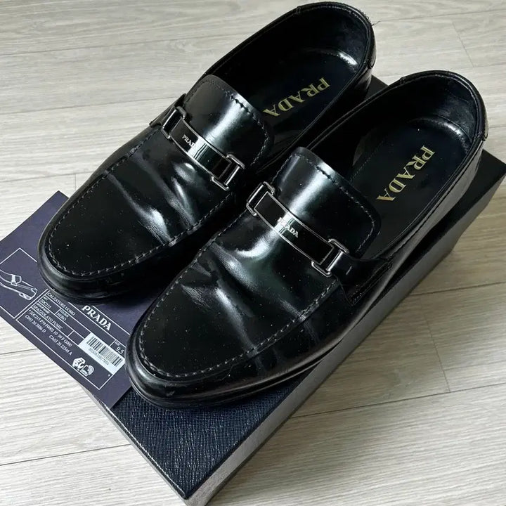 [SOLD OUT] 프라다 로퍼
