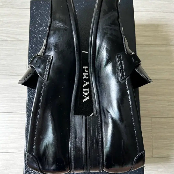 [SOLD OUT] 프라다 로퍼