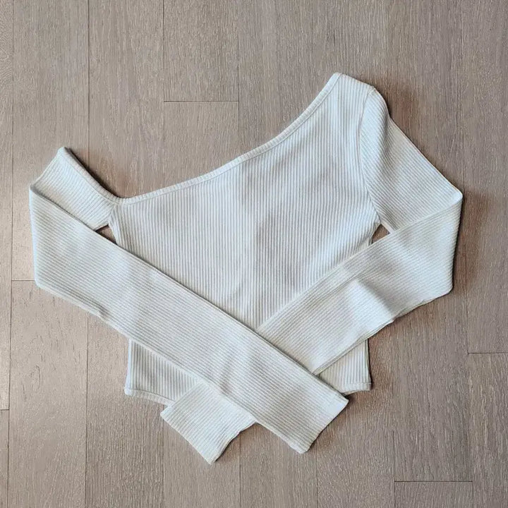[BUNJANG] BlackUp Fuse Unbalance Button Cardigan - White / 새상품) 블랙업 [MADE] 퓨즈안 언발 버튼 가디건 오프숄더 - 화이트